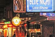 34_41209 Leuchtwerbung an den Husern an der Reeperbahn - Schilder machen Werbung fr den Blue Night Table-Dance, fr ein Hotel oder Biermarken auf Hamburg sndigster Meile im Rotlichtviertel.
