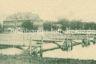 01162_45342 Zollhafen von Hamburg Rothenburgsort / Entenwerder. Wassertreppen und Anleger mit Dalben - Gebude vom Zollamt.