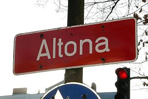 Altona Nord ist ein Stadtteil des Hamburger Bezirks Altona. Der Stadtteil entspricht der nrdlichen Vorstadt der bis 1938 selbstndigen holsteinischen Stadt Altona. Der Hamburger Stadtteil hat eine Flche von 2,2 km und ca. 21 000 Einwohner. Stadtteilschild / Grenze zum Stadtteil Altona Nord. 
