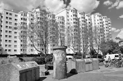 0769 Hochhuser der Lenz-Siedlung in Hamburg Stelling; die Siedlung wurde 1977 erbaut - in den bis zu 13 geschossigen Hochhusern leben ca. 3000 Menschen.